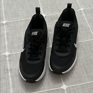 NIKE WOMENS Black and White Athletic Shoes